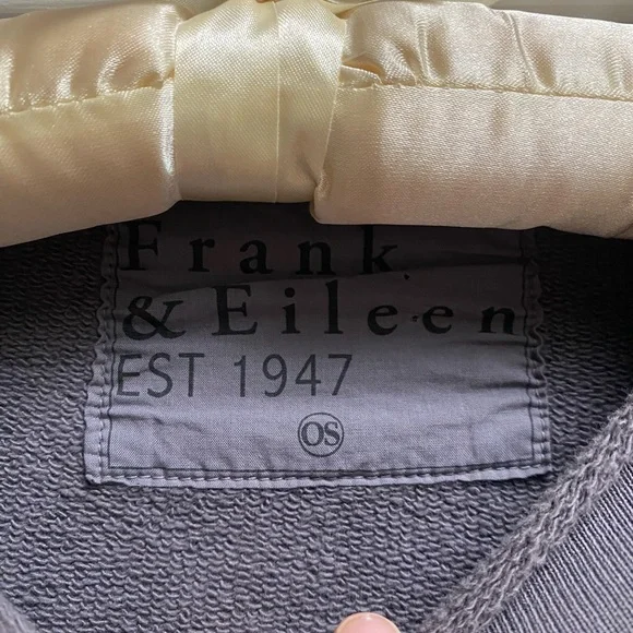 Frank & Eileen Audrey Caplet in gray - Picture 3 of 4